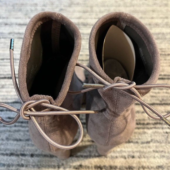 Jesyna Ankle Boot - Picture 4 of 7